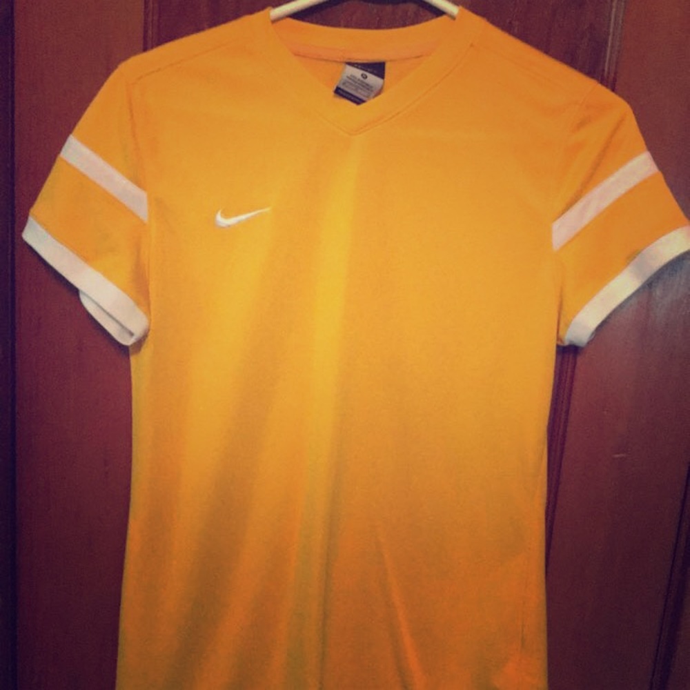 Medium Nike athlete Tee